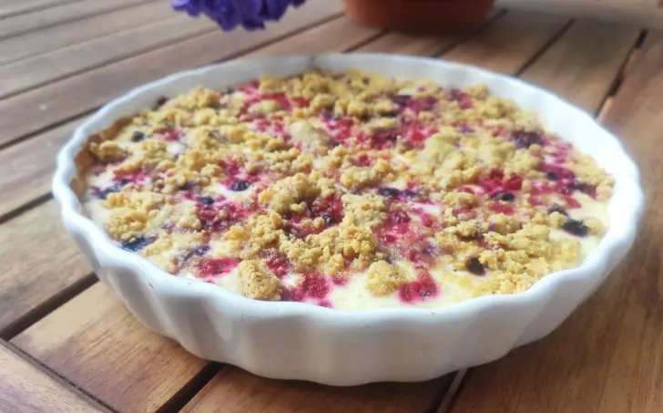 Low carb koláč s ovocem a sýrem cottage