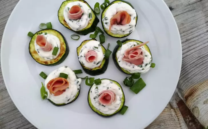 Kanapky s křenovým krémem a šunkou