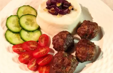 Kuličky z mletého masa a květákové pyré - LC