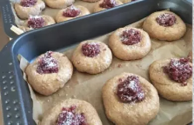 Celozrnné koláčky s  jablíčky  a datlemi